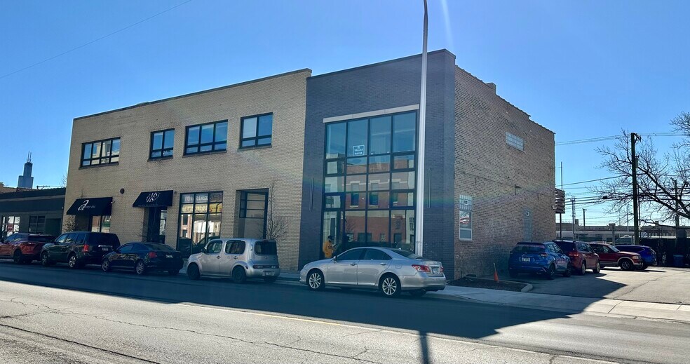 More Photos Of 2041-2049 W Grand Ave, Chicago Loft Creative Space For Lease
