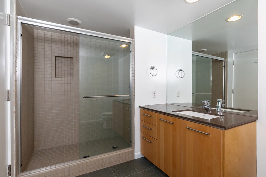 More Photos Of 2100 Abbot Kinney Blvd, Venice Office For Lease