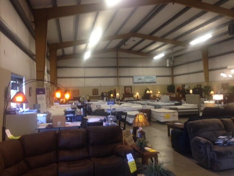 More Photos Of 29879 OR-34, Albany Showroom For Lease