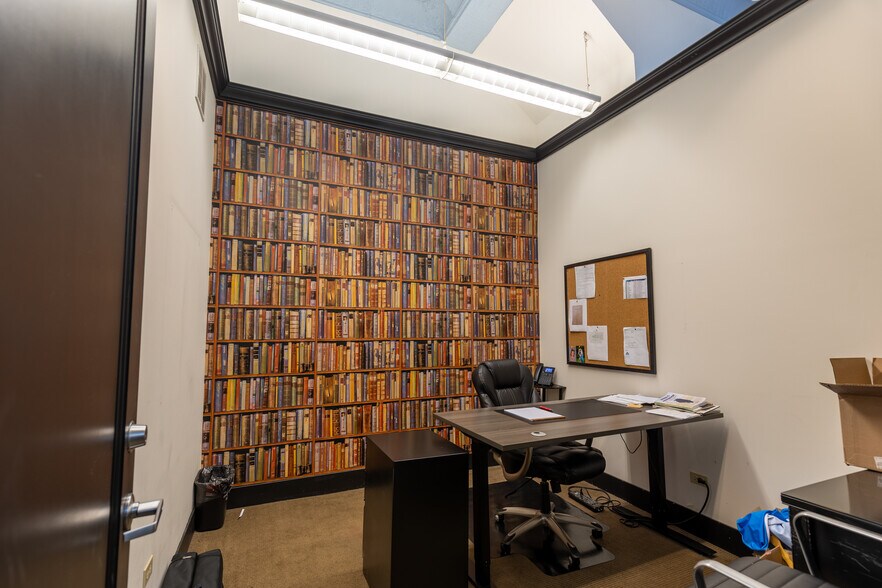 More Photos Of 827 N Milwaukee Ave, Chicago Storefront Retail Office For Sale