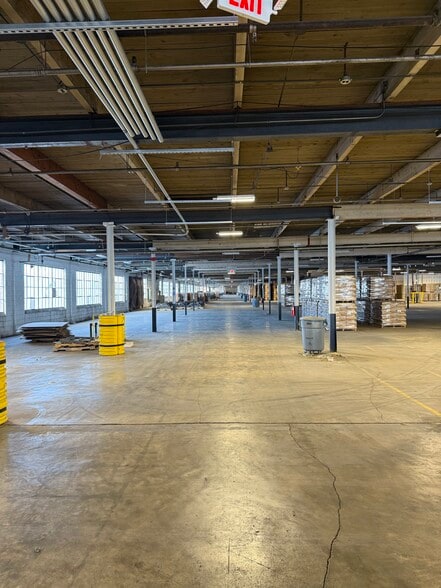 More Photos Of 220 E 14th Ave, North Kansas City Distribution For Lease