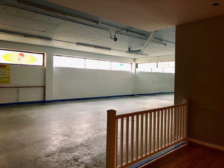 More Photos Of 1390-1400 Plains Rd E, Burlington General Retail For Lease