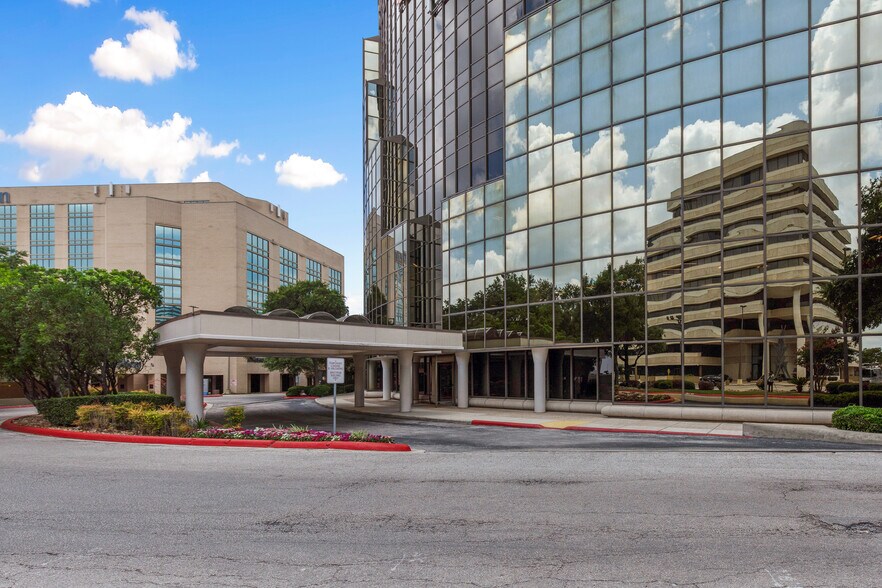 More Photos Of 613 NW Loop 410, San Antonio Office For Lease