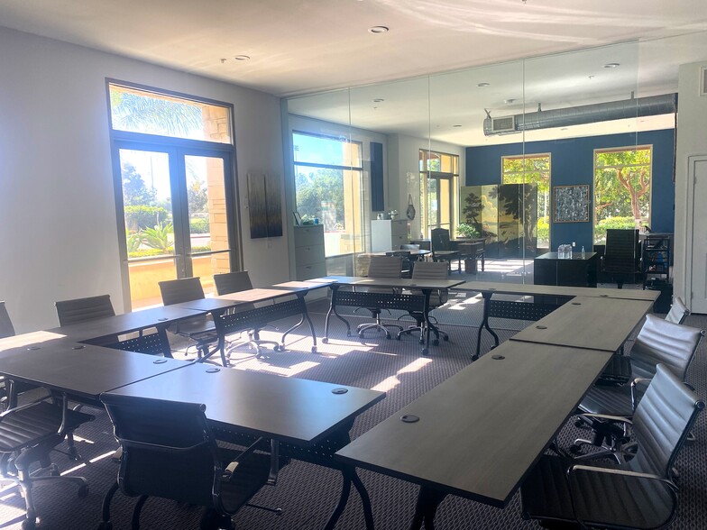 More Photos Of 202 Village Commons Blvd, Camarillo Storefront Retail Residential For Sale