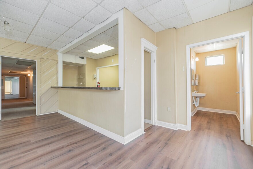 More Photos Of 1306 13th St, Bridgeport Office For Sale