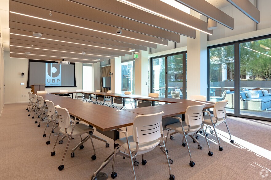 More Photos Of 445 S Figueroa St, Los Angeles Office For Lease