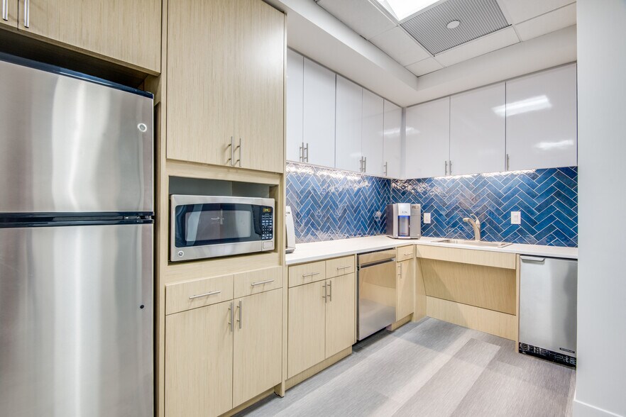 More Photos Of 400 E Las Colinas Blvd, Irving Office For Lease