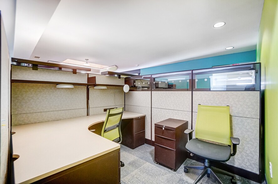 More Photos Of 3925-3927 Brotherton Rd, Cincinnati Office For Sale