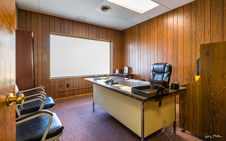 More Photos Of 9757 S Kedzie Ave, Evergreen Park Office For Sale