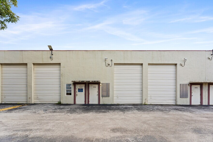 More Photos Of 13826-13838 SW 142nd Ave, Miami Warehouse For Sale