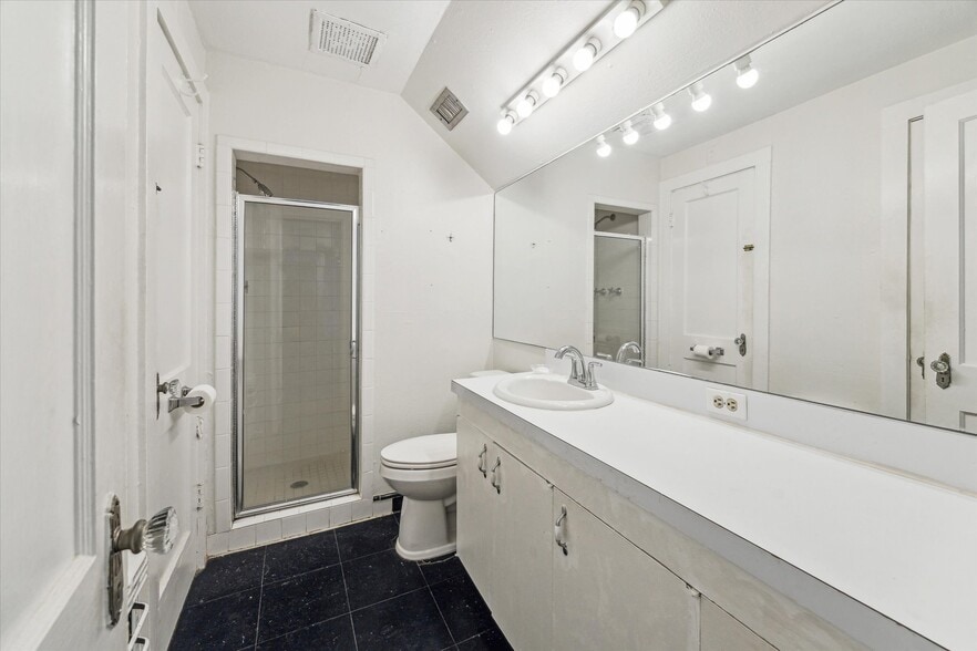 More Photos Of 2039 South Blvd, Houston Apartments For Sale