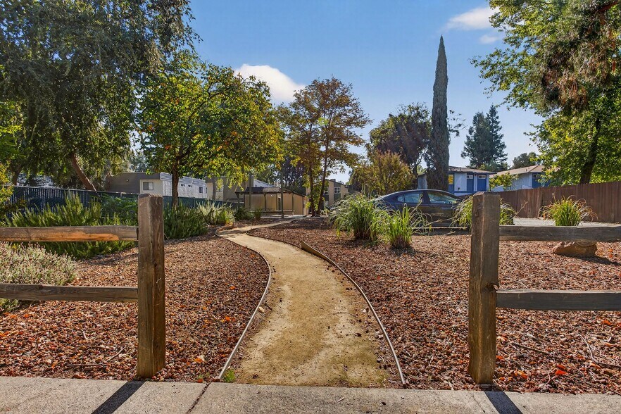 More Photos Of 703 W 2nd Ave, Chico Apartments For Sale
