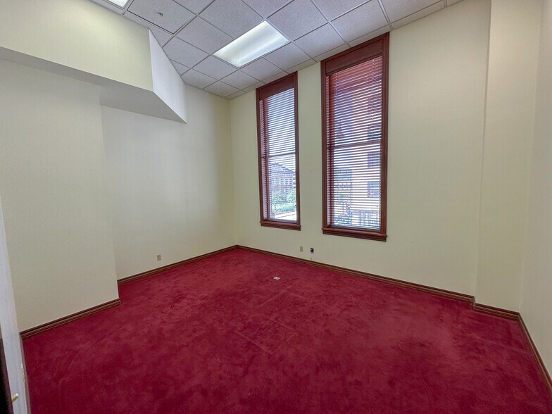 More Photos Of 200 S 6th St, Springfield Office For Lease