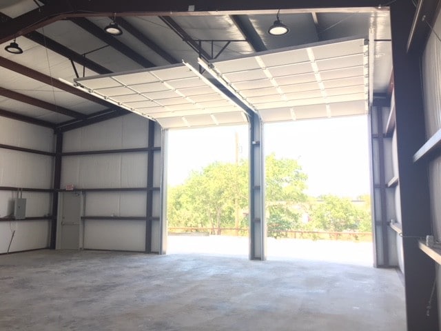 More Photos Of 132 N Grants Ln, White Settlement Flex For Sale