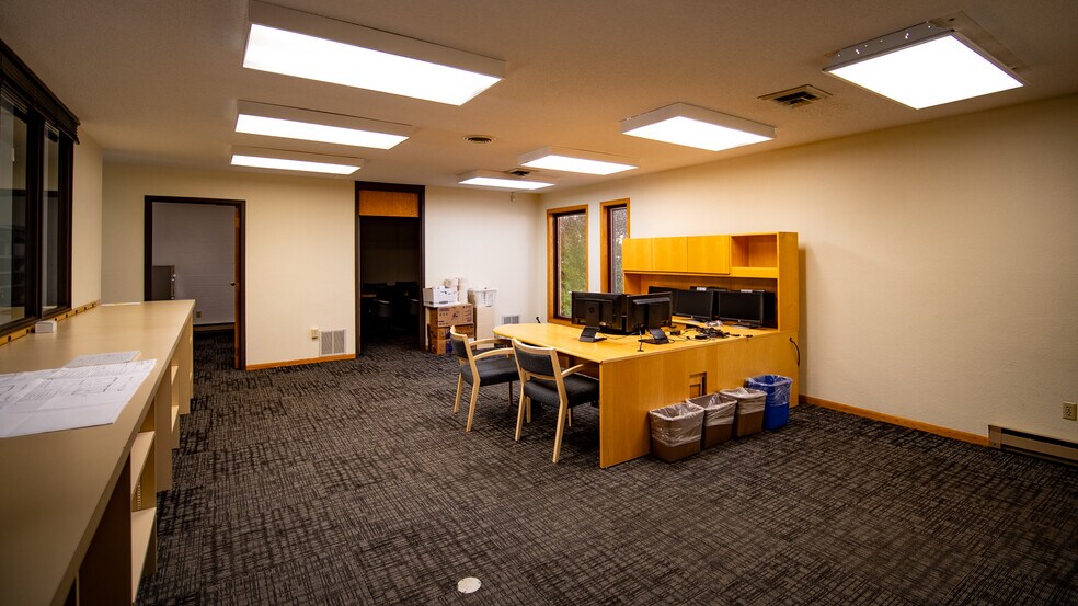 More Photos Of 27 2nd St SW, Eyota Office For Sale