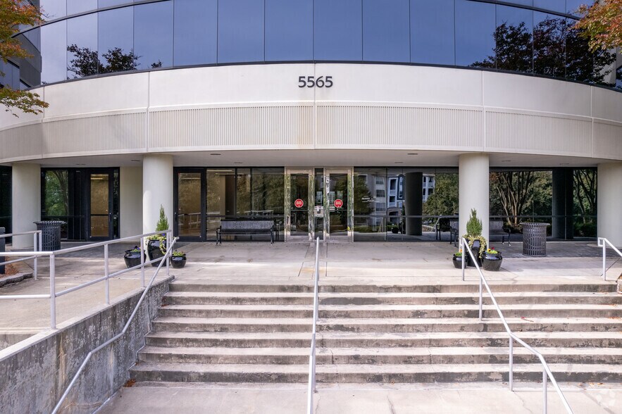 More Photos Of 5565 Centerview Dr, Raleigh Office For Lease