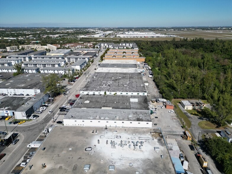 More Photos Of 7555-7575 W 2nd Ct, Hialeah Warehouse For Sale