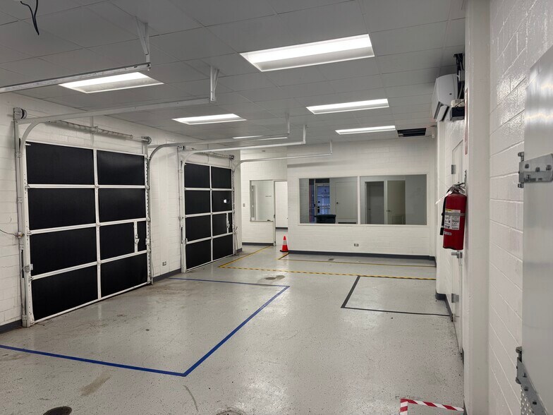 More Photos Of 1403 E Houston St, San Antonio Flex For Lease