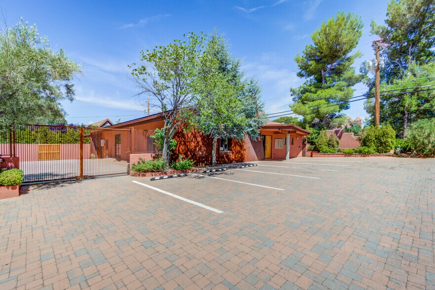 More Photos Of 45 Birch Blvd, Sedona Medical For Lease