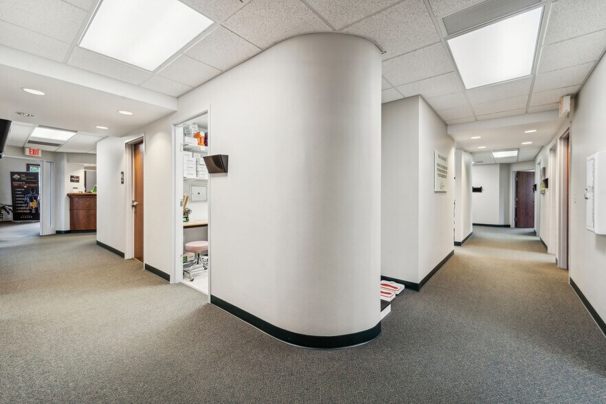 More Photos Of 952 S Park Ave, Fond Du Lac Medical For Sale