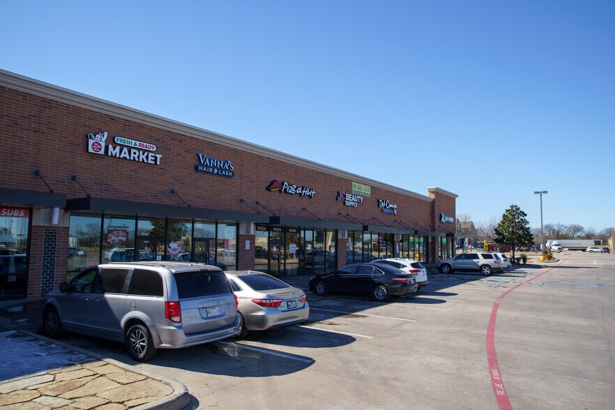 More Photos Of 10716-10860 N Beach St, Keller Unknown For Lease