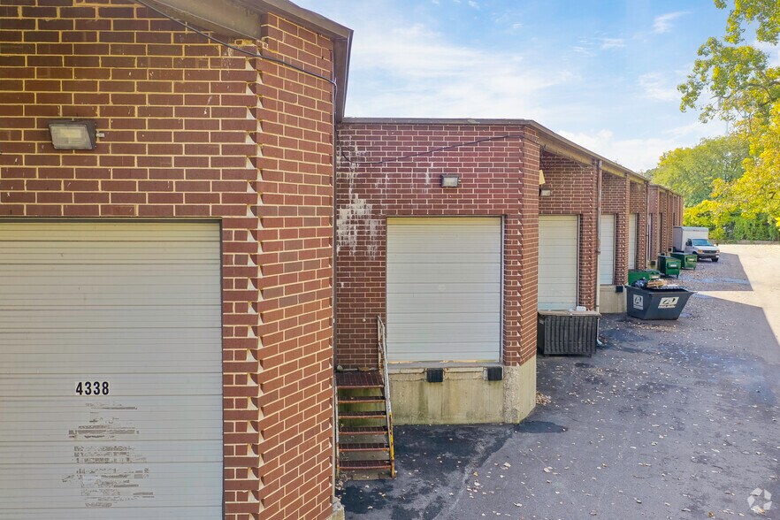 More Photos Of 4300 Regency Dr, Glenview Warehouse For Lease