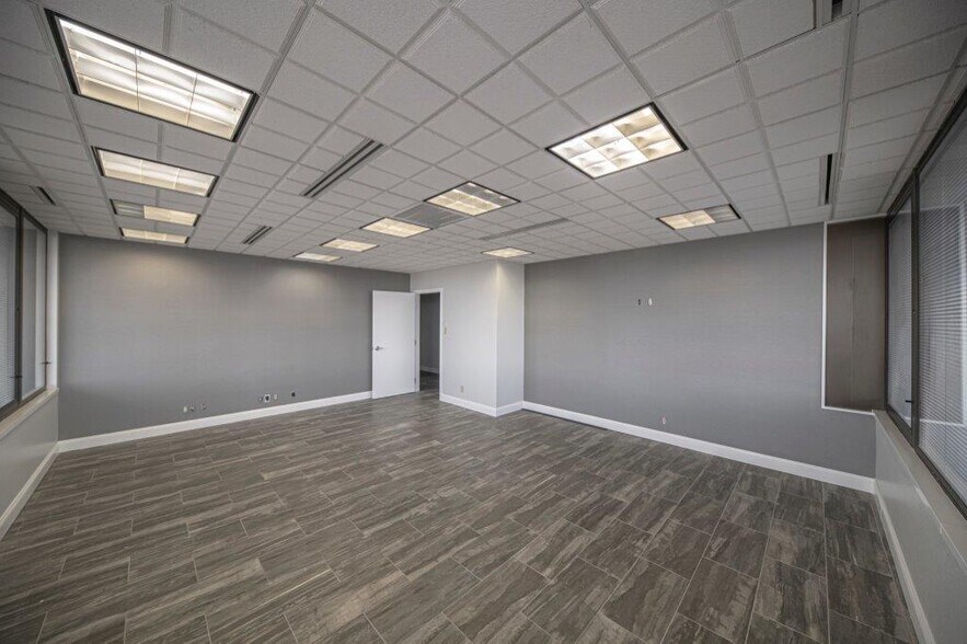 More Photos Of 125 W Missouri Ave, Midland Office For Lease