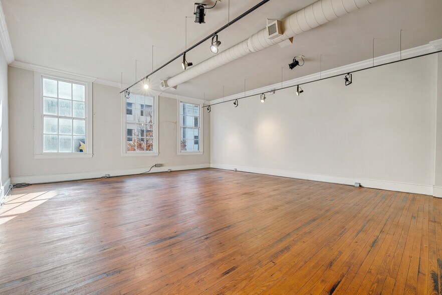 More Photos Of 12 Campbell Ave SE, Roanoke Storefront Retail Office For Sale