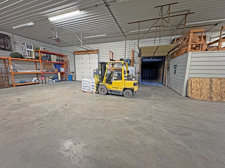 More Photos Of 1325 N Broad St, Carlinville Industrial For Sale