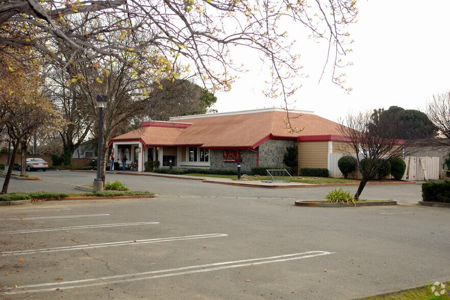 More Photos Of 909 Merchant St, Vacaville Restaurant For Lease