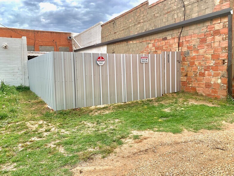 More Photos Of 809 Main Ave, Ralls Storefront Retail Office For Sale