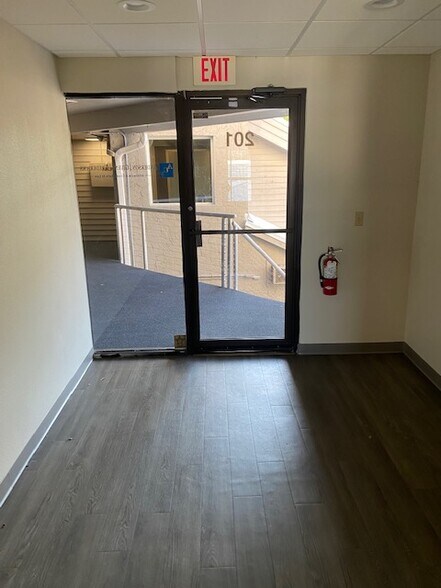 More Photos Of 5500 Bee Ridge Rd, Sarasota Office For Sale