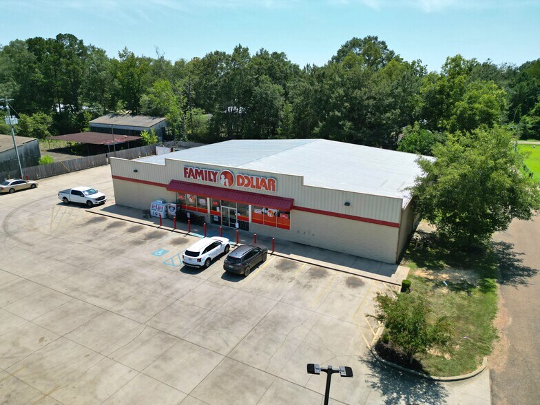 More Photos Of 600 E Monticello St, Brookhaven Storefront For Sale