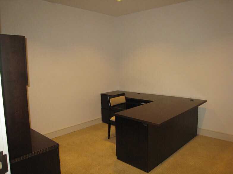 More Photos Of 1680 Michigan Ave, Miami Beach Office For Sale