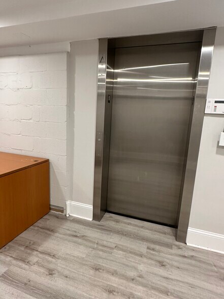 More Photos Of 12 Havemeyer Pl, Greenwich Office For Lease