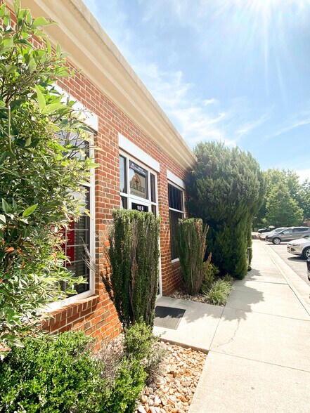 More Photos Of 103-105 Tradewynd Dr, Lynchburg Medical For Sale