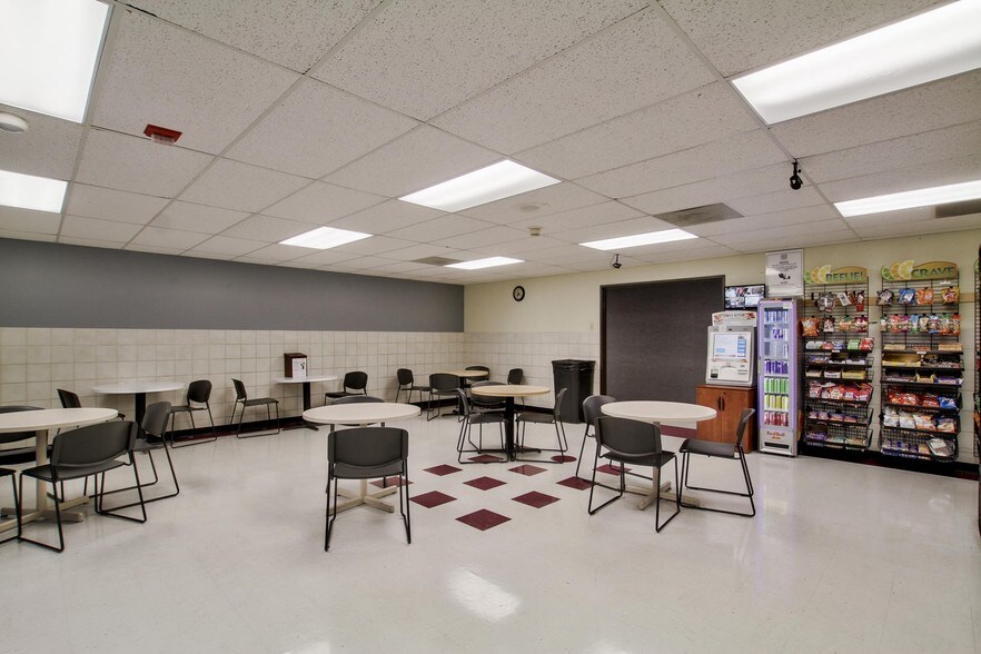 More Photos Of 7370 E 37th St, Wichita Flex For Lease