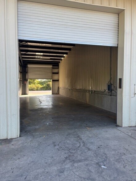 More Photos Of 212 Robinson Rd NW, Calhoun Truck Terminal For Lease
