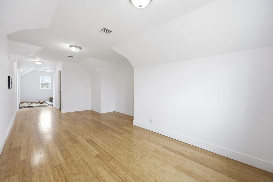 More Photos Of 96 Coale Ave, Staten Island Multifamily For Sale