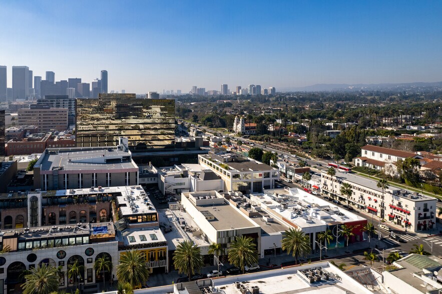 More Photos Of 9631-9637 Santa Monica Blvd, Beverly Hills Storefront For Lease