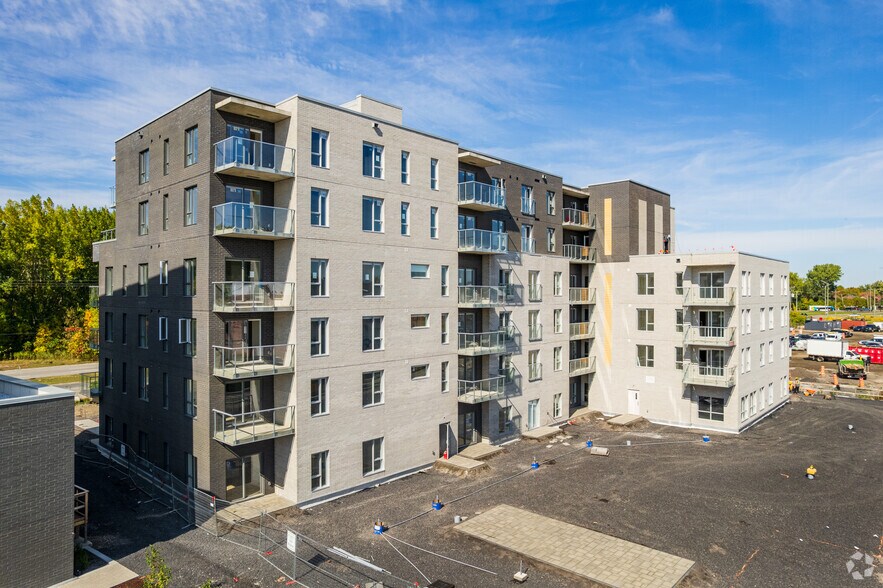 More Photos Of 15792 Rue Sherbrooke E, Montréal Apartments For Lease