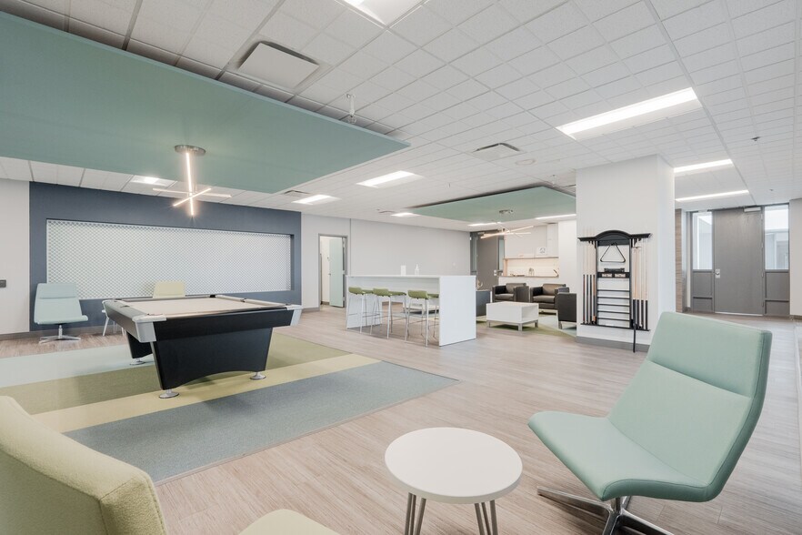 More Photos Of 1250 Rue Marie-Victorin, St-Bruno-de-Montarville Office For Sale