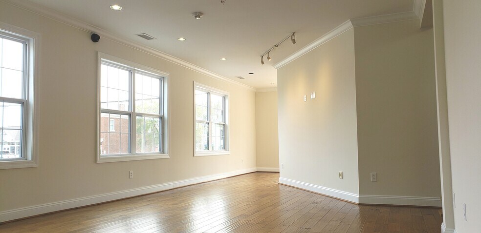 More Photos Of 14319 Manchester Rd, Ballwin Freestanding For Lease