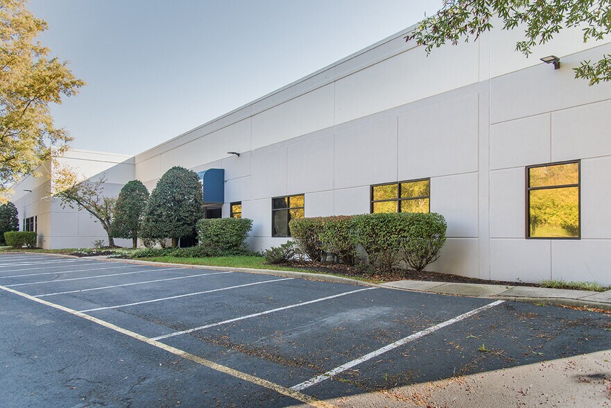 More Photos Of 13001-13017 N Kingston Ave, Chester Light Distribution For Lease