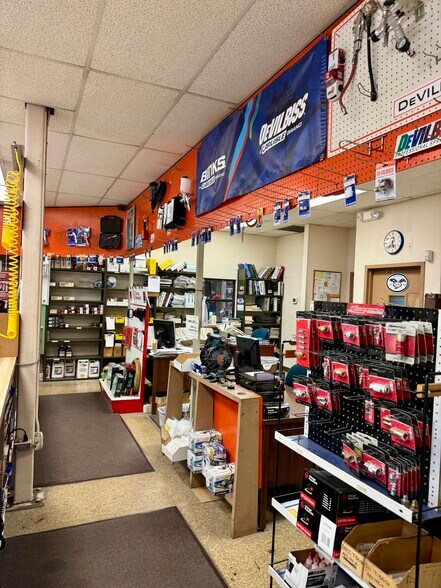 More Photos Of 7840 NW 58th St, Miami Showroom For Sale