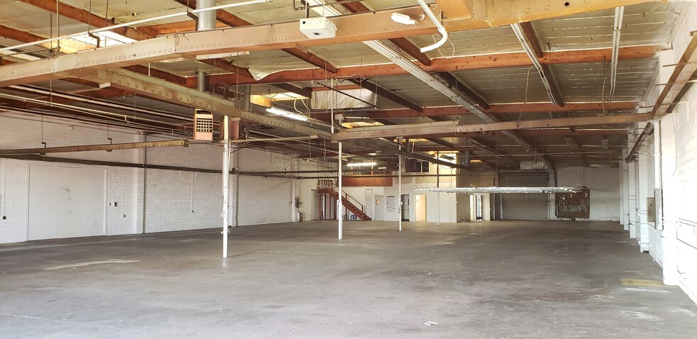 More Photos Of 350 W Compton Blvd, Gardena Manufacturing For Sale