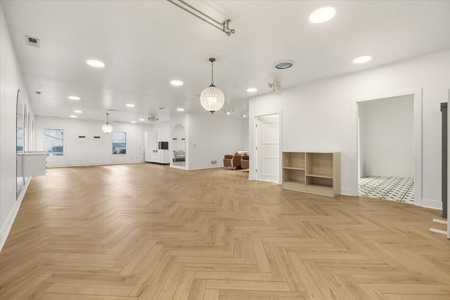 More Photos Of 1684 Venture Dr, Mount Vernon Office For Sale