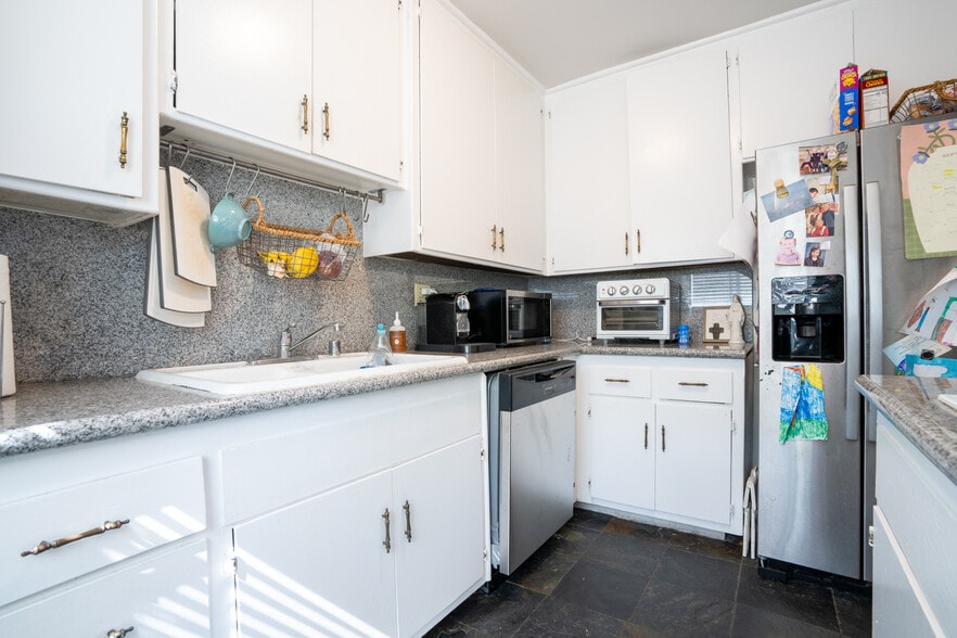 More Photos Of 1434 Berkeley St, Santa Monica Apartments For Sale