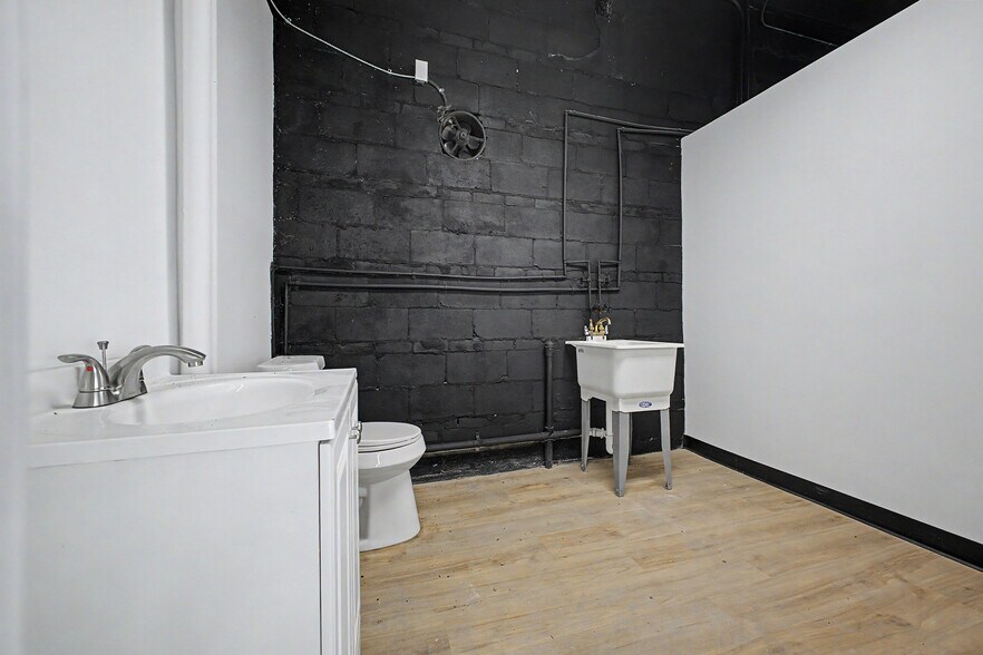 More Photos Of 14222 Fort St, Southgate General Retail For Lease
