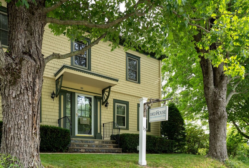 More Photos Of 15 Locke St, Kennebunkport Hospitality For Sale